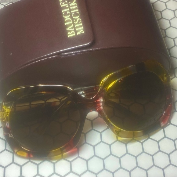 Like New with Original Box Badgley Mischka Twist Sunglasses/Topaz RARE - Picture 1 of 5